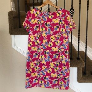 Adorable tie sleeve shift dress!